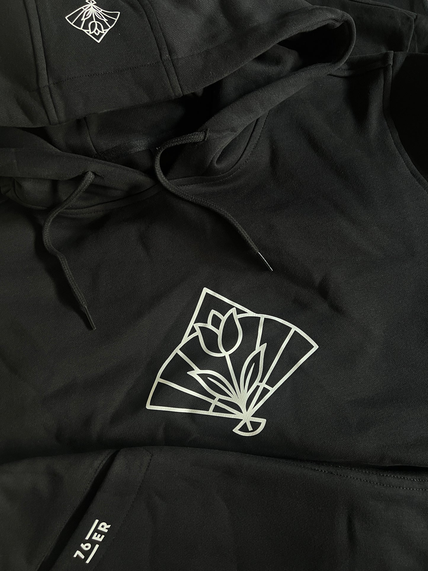 Hoodie Schwarz Logo