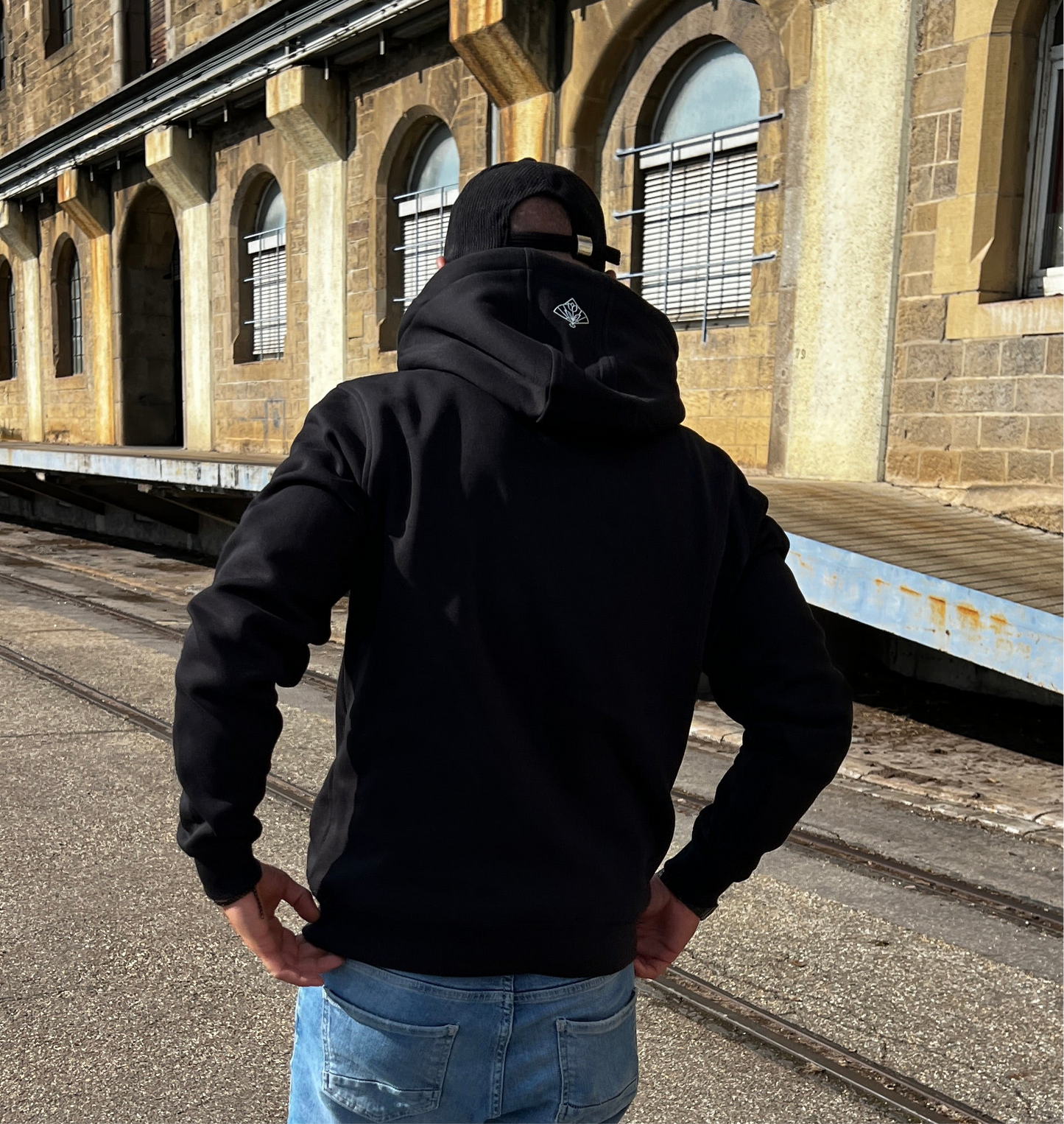 Hoodie Schwarz Logo