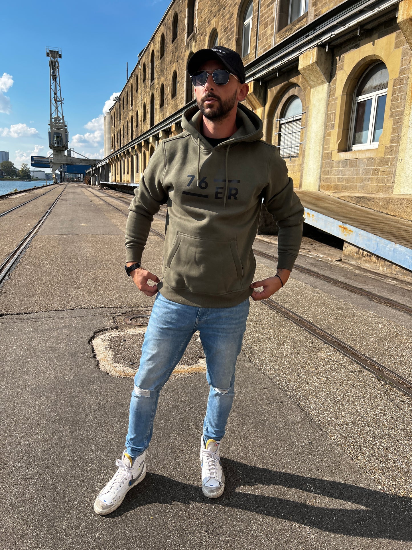 76ER HOODIE OLIV