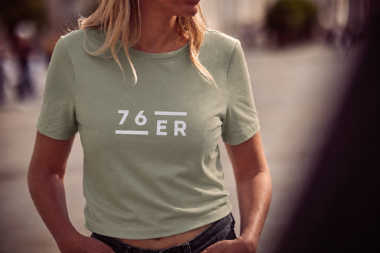 76ER CROPPED TEE OLIV